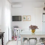 Exilze House Beachfront キオニア