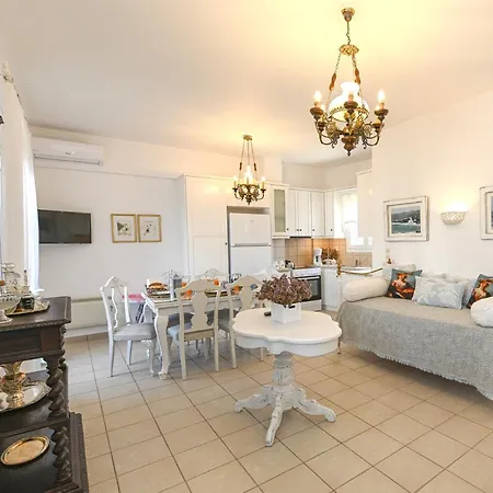 Exilze House Beachfront بيت للعطل