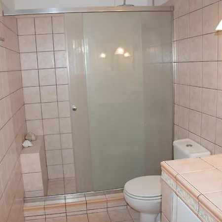 Exilze House Beachfront بيت للعطل